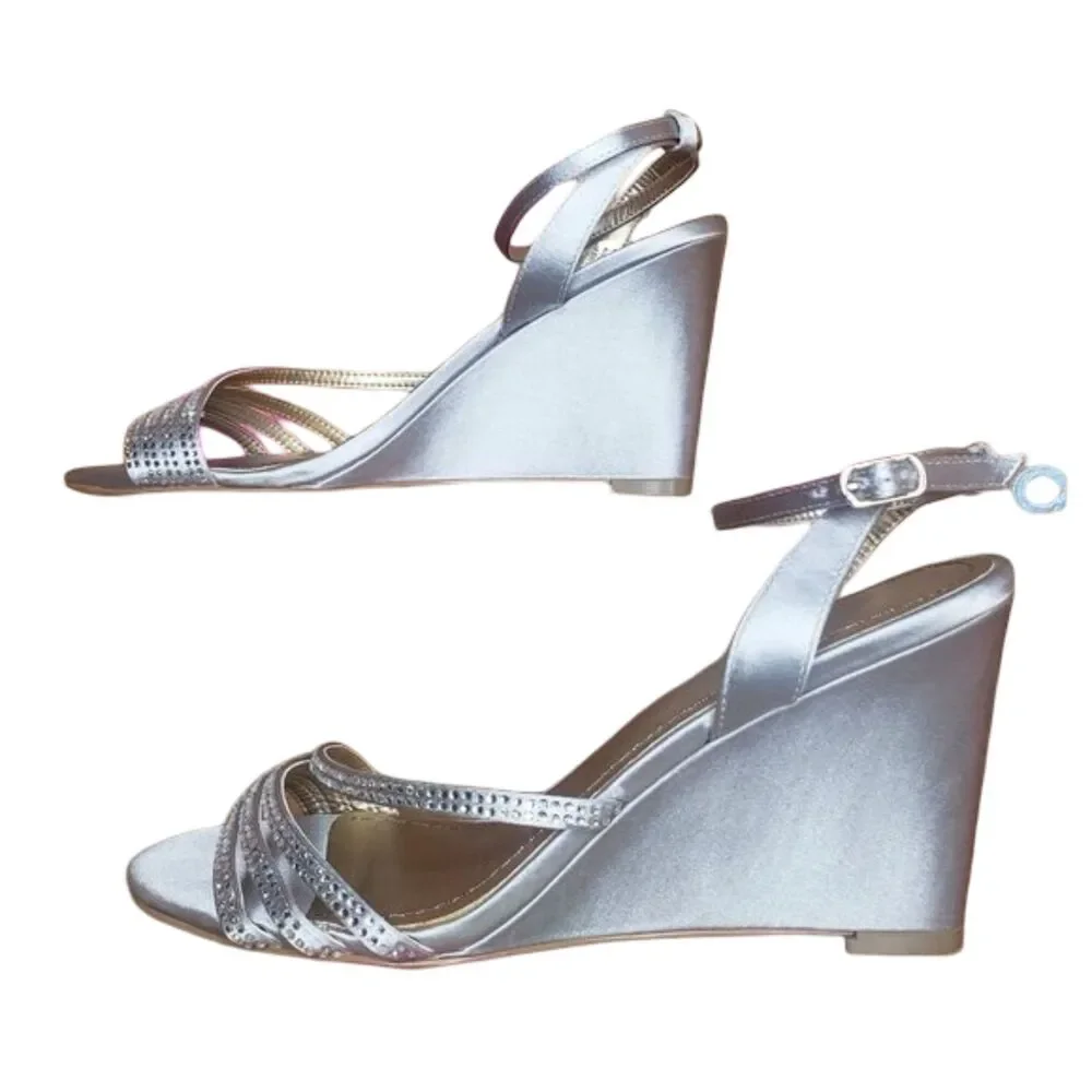 BADGLEY MISCHKA Belle Silver Satin Wedge Heels Sandals Womens Size 6